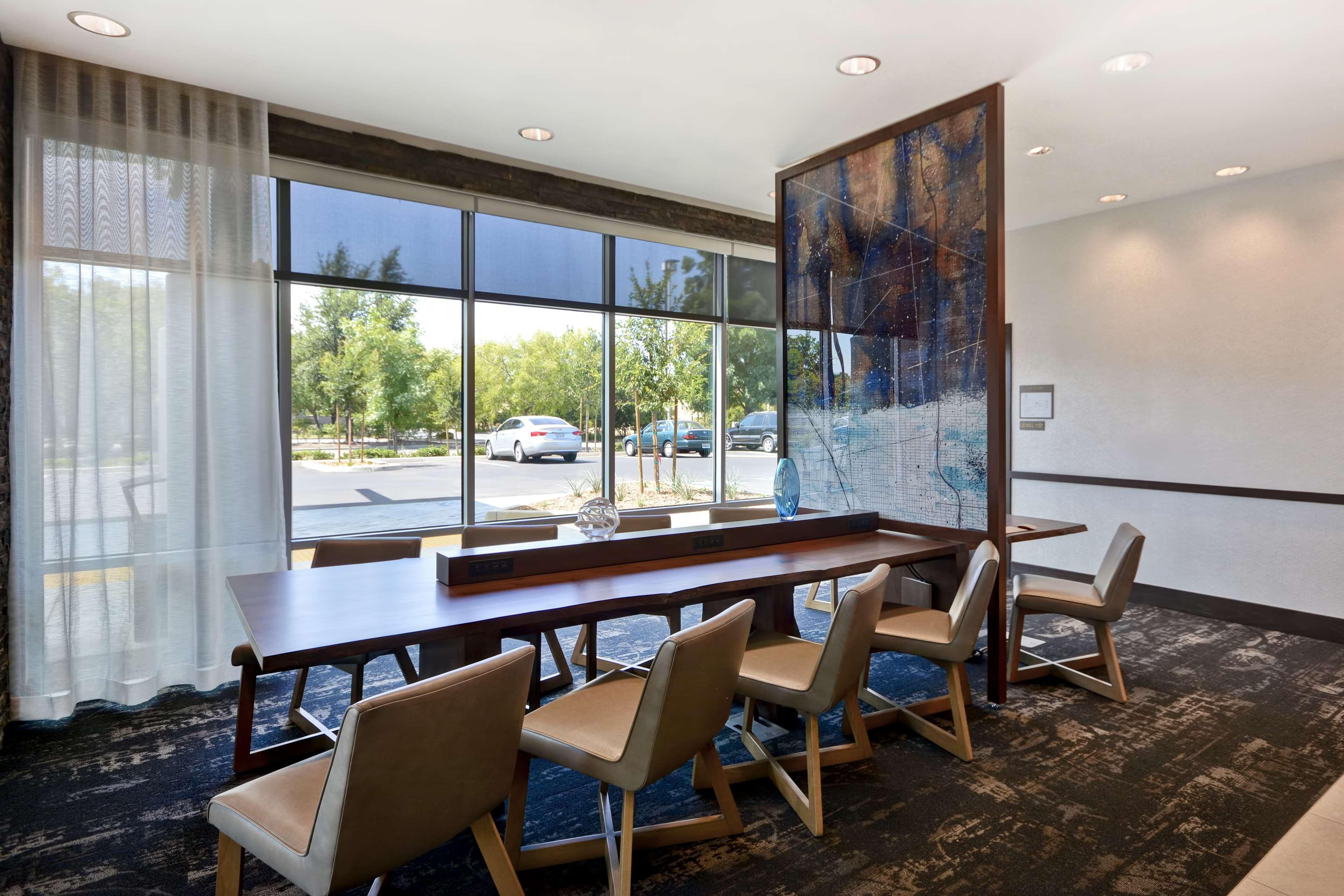 Hyatt Place Fresno Exterior photo