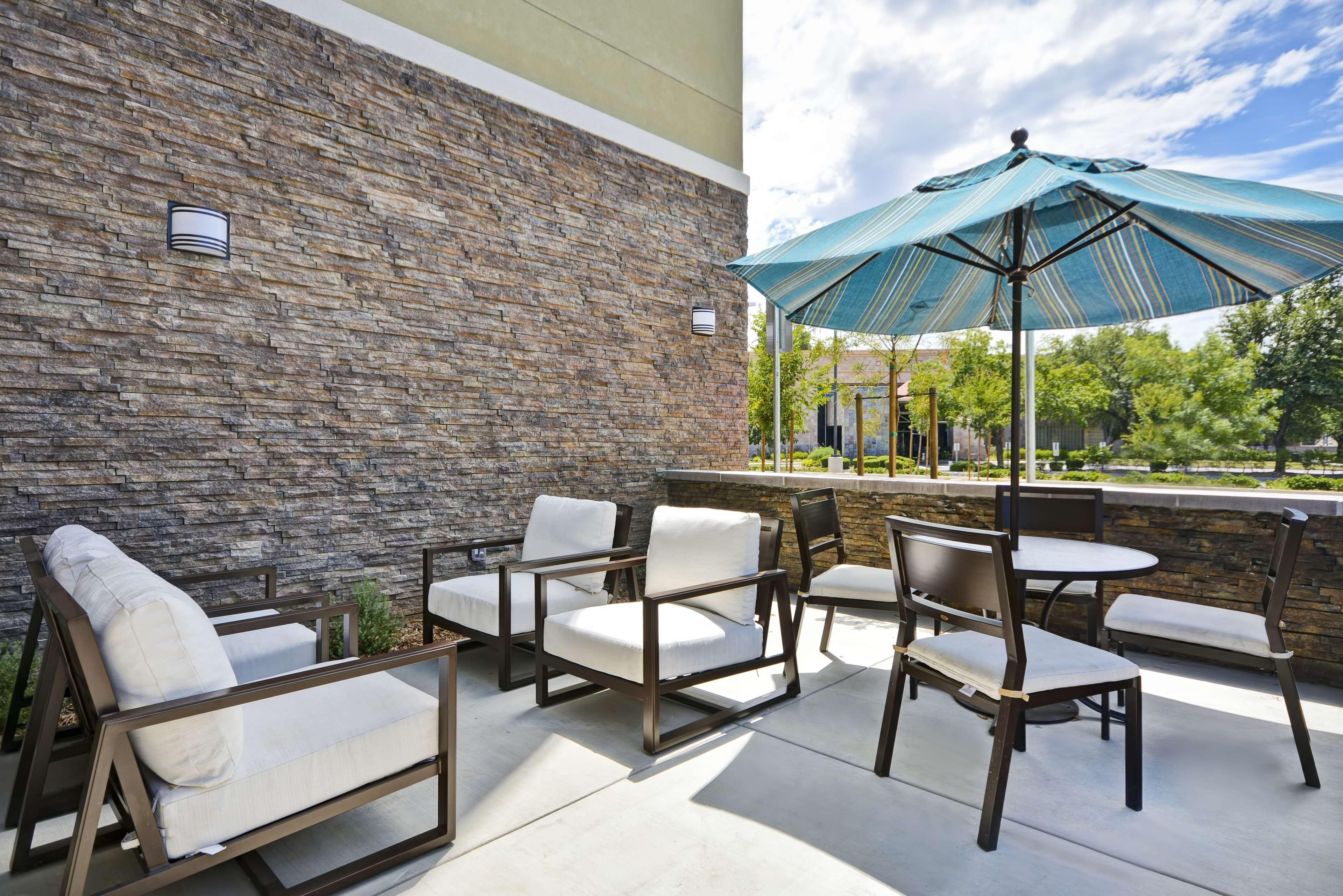 Hyatt Place Fresno Exterior photo